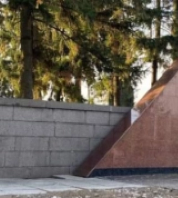 У Рівному пошкодили військовий меморіал