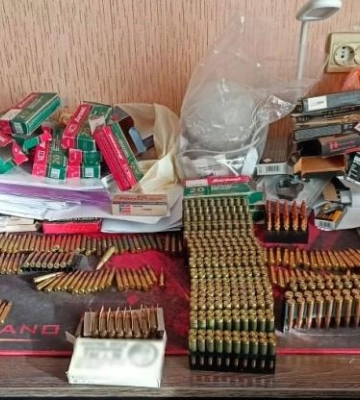 На Полтавщині чоловік тримав вдома декілька тисяч набоїв