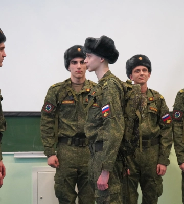 На окупованій Луганщині росіяни відкривають центри підготовки підлітків для фронту — ОВА
