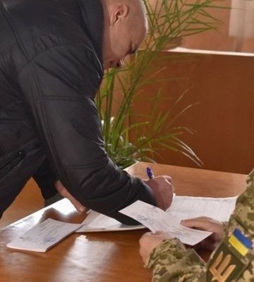 На 3 года посадили жителя Балаклеи, который прятался от военкомата на даче