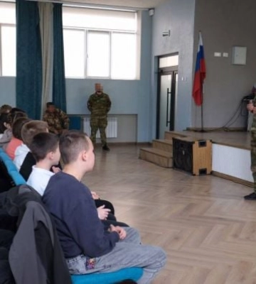 В Мелитополе криминалисты "катают пальчики" детям без родителей прямо в интернате. Готовят к вывозу? 