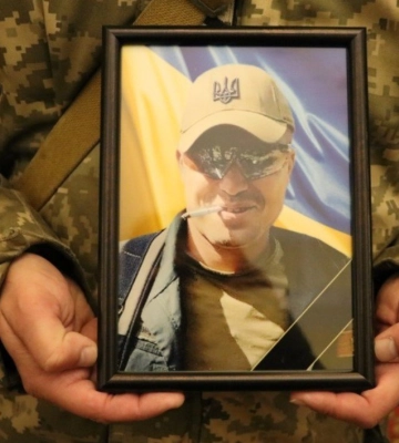 У Полтаві прощаються з полеглим воїном Миколою Осадчиком