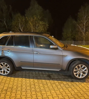 На Львівщину намагалися ввезти топові автівки як "гуманітарку" на передову, - ФОТО