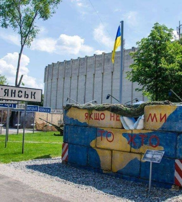 Пам’ять чи оголені груди: в Музеї російсько-української війни у Дніпрі спалахнув скандал через мистецтво