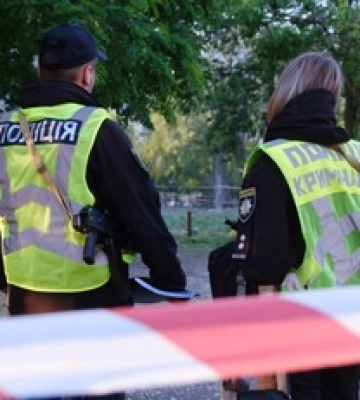 В центре Киева напали с ножом на военного: полиция ищет нападавших