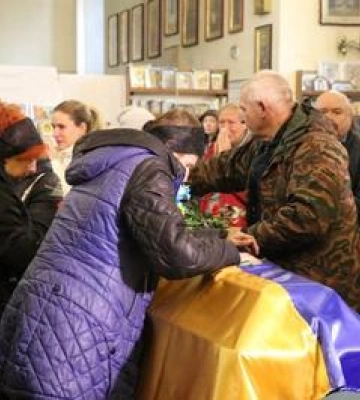 Полтавська громада попрощалася з полеглим воїном Миколою Осадчиком