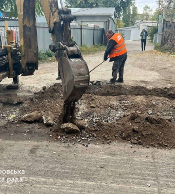 Ремонт дороги, бордюрів, тротуарів, ливнівок: на вул. Яскравій проводять комплексне оновлення