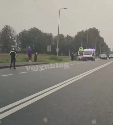 На Волині легковик збив 60-річну жінку. Відео