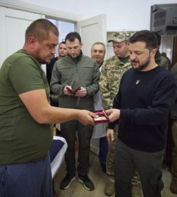 Зеленский в Николаевской области посетил раненых бойцов