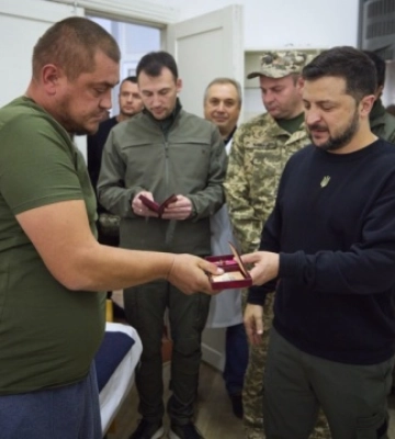 Зеленський на Миколаївщині нагородив поранених захисників та медиків