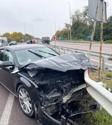 ДТП у Рівненському районі. Водій одного авто загинув, пасажирку діставали рятувальники