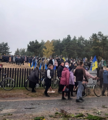 Син - на фронті, у доньок воюють чоловіки, а у дружини - брат: на Волині попрощалися із загиблим захисником Миколою Харківцем