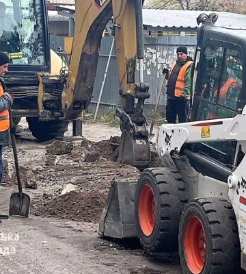 Ремонт дороги, бордюрів, тротуарів, ливнівок: на вул. Яскравій проводять комплексне оновлення