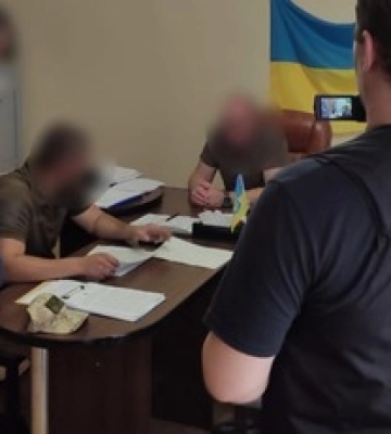 Зарахував футболістів на фіктивну службу: на Прикарпатті офіцер ТЦК отримав підозру