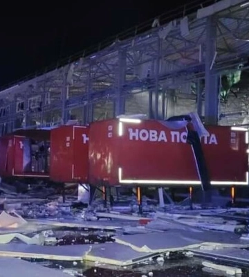 Двоє постраждалих від ракетного удару по терміналу &quot;Нової пошти&quot; в Харківській області у вкрай важкому стані - ОВА