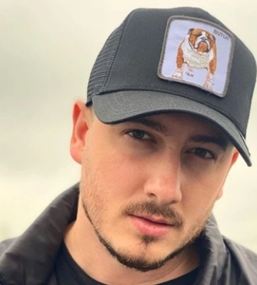 Співак Ivan NAVI вперше показав свою дружину
