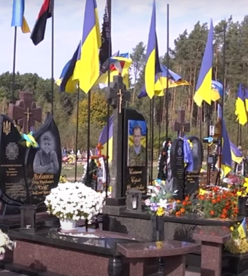 Могили Героїв «губляться» серед могил цивільних: на кладовищі на Волині скоро не буде де хоронити людей