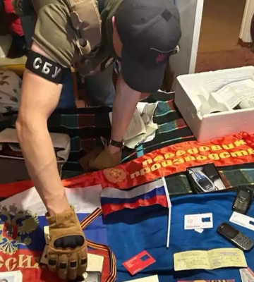 СБУ затримала трьох агентів ФСБ, які наводили ворожі ракети на житлові будинки у Херсоні (ВІДЕО)