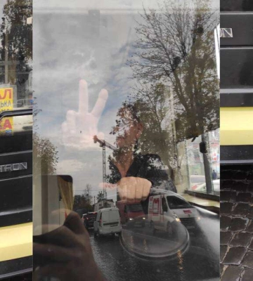 «Я не буду ждать»: во Львове водитель автобуса закрыл дверь перед военным с инвалидностью