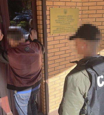 В Днепре чиновник требовал деньги с предпринимателя из Луганской области