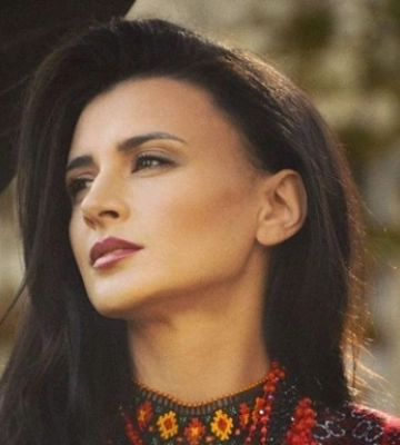 Відома українська співачка знепритомніла, впала і порвала губу та вибила зуби