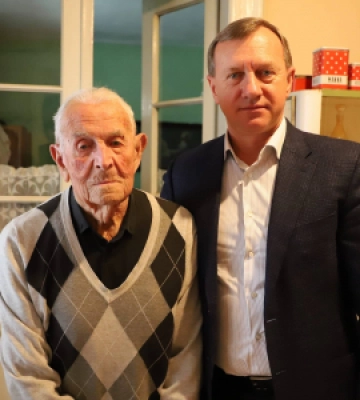 106 років відзначив ужгородець Микола Деревляник!