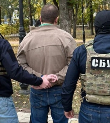 Закривав очі на порушення монополістів: чиновник АМКУ попався на хабарі