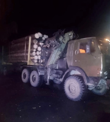 У Рахові поліція вилучила вантажівку з нелегальною лісопродукцією