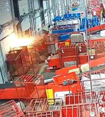 Доказательство, что это гражданский объект, – &quot;Новая почта&quot; показала видео момента удара