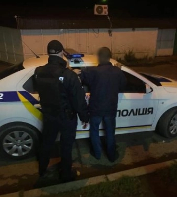 Цілий місяць крав продукти у супермаркеті: в Ужгороді спіймали магазинного злодія