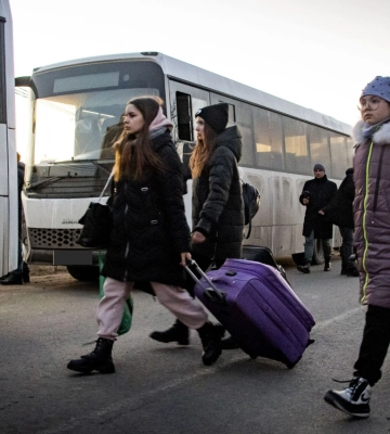 У восьми населених пунктах Донеччини оголошено примусову евакуацію дітей