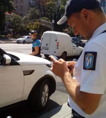 У Дніпрі за минулий тиждень виписали понад 4 тисячі штрафів за не правильне паркування
