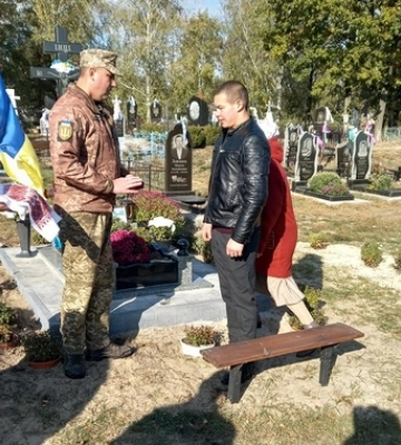 На Волині рідним загиблого воїна вручили його посмертну нагороду «За мужність»