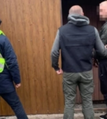 Жителя Сарн затримали під час продажу дози наркотиків у лісі
