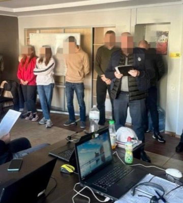 Два мільйони гривень збитків потерпілим щомісяця: у Луцьку припинили діяльність кол-центру (Фото)