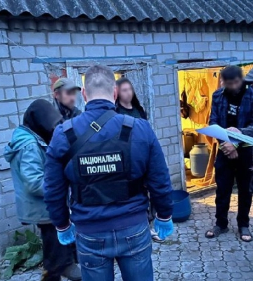 Искал жертв на вокзале: житель Днепра держал людей в трудовом рабстве