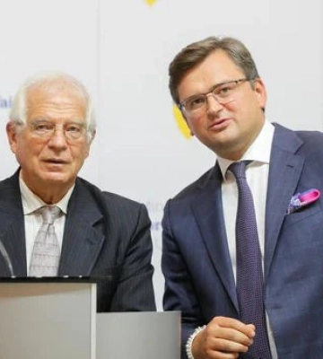 “Україна залишається у фокусі ЄС”: Кулеба провів телефонну розмову з Боррелем