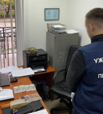 Погорів на хабарі: в Ужгороді завідувачу кафедри військової підготовки повідомили про підозру