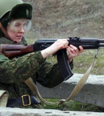 росія почала активно вербувати жінок на війну з Україною – росЗМІ