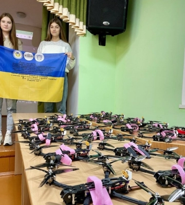 Студенти та викладачі волинських коледжів купили 20 дронів для військових