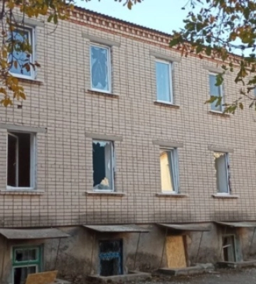 Росіяни вночі вдарили по приватному будинку на Херсонщині: постраждали 4 людини, зокрема дитина