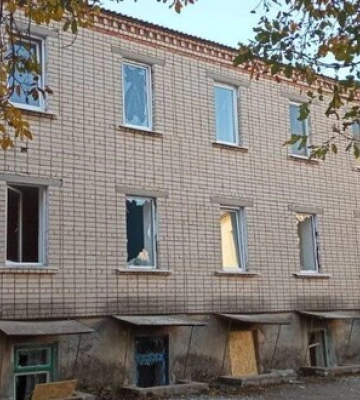 Враг ударил по Казацкому на Херсонщине, есть раненые. В Белозерке повреждена больница. ФОТО
