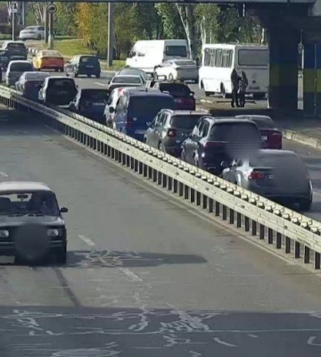 У Дніпрі утворився затор на Слобожанському проспекті