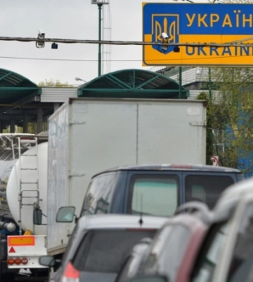 Через гуманитарный коридор, Россию или третьи страны. Какими маршрутами можно выехать из Крыма на материковую Украину