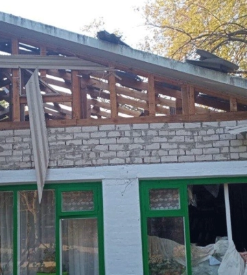 Окупанти вдарили по селищу на Херсонщині, є руйнування і поранені
