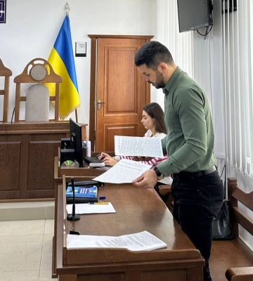 Засновник благодійного фонду у Луцьку, якого судять за переправляння ухилянтів за кордон, не визнає свою вину