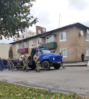 Дружина лишилася молодою вдовою, втратили батька діти: на Волині попрощалися з Героєм Володимиром Ніколайчуком
