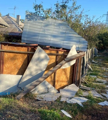 Росіяни вдарили ракетою по Синельниковому: фото наслідків