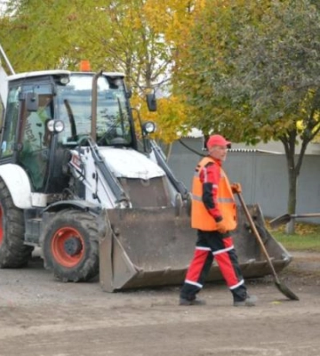 У Дніпрі ремонтують  аварійну дорогу на вул. Перемоги: коли завершаться роботи