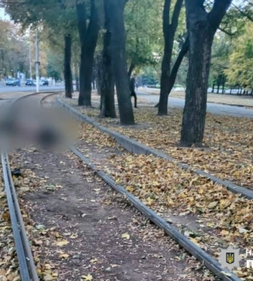 На трамвайних коліях в Одесі виявили тіло чоловіка та собаки